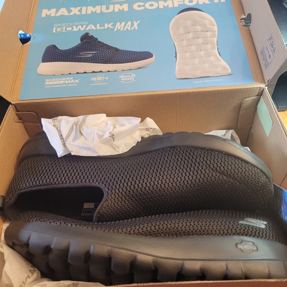 Man's Skechers Sneaker - Picture 4 of 9